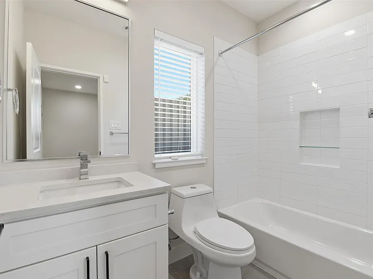2204 Lou Ellen Ln — Photo 8