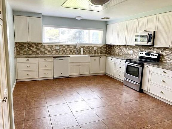 4th image of 934 W Feemster Ave