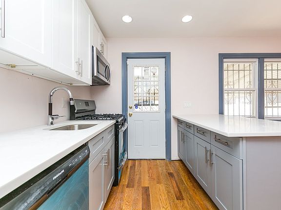 3rd image of 12039 Inwood St