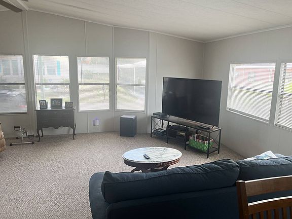 4th image of 232 Laurelcrest Cir