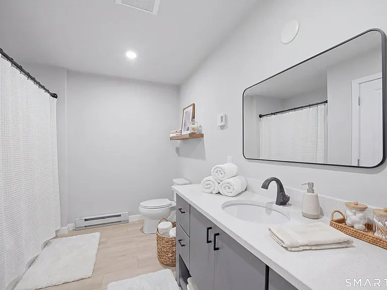 589 Bedford St #205 — Photo 8