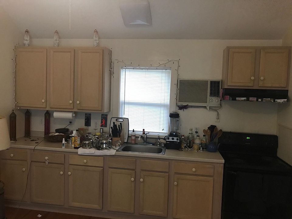 2nd image of 524 NE 2nd St