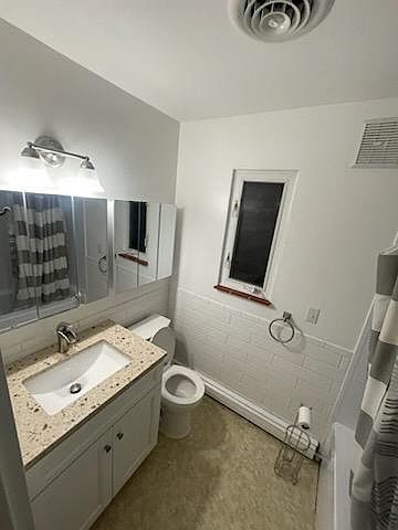 1st image of 449 Campus Dr