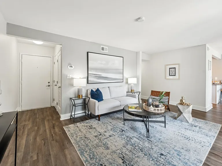 Linkhorn Bay Apartments — Photo 23