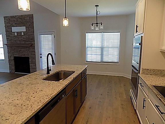 4th image of 561 Bowden Dr