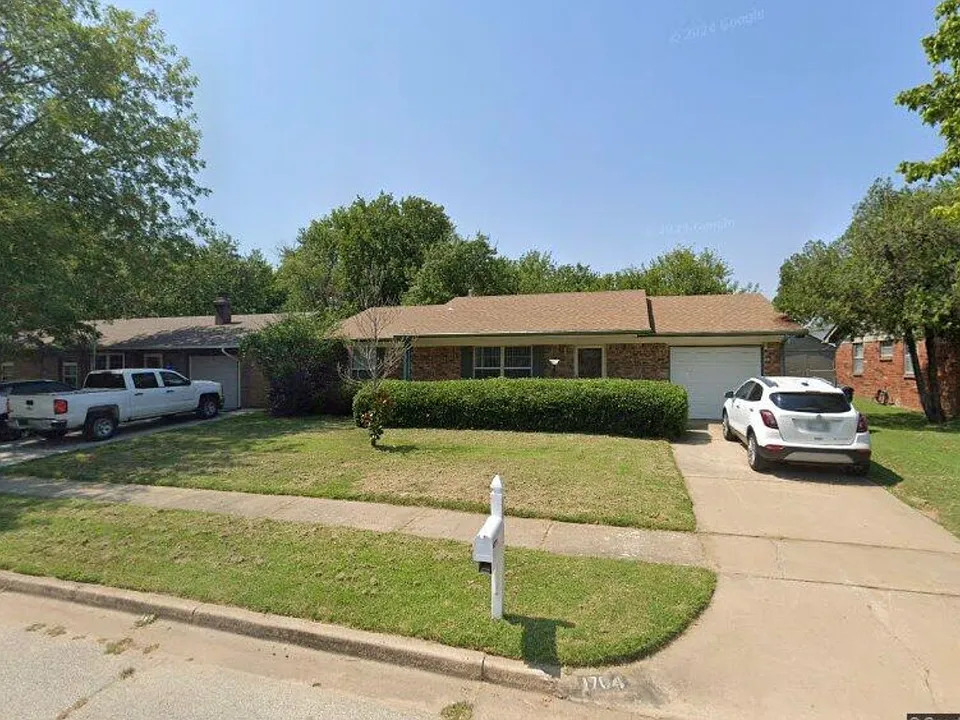 1704 S Pecan Ave