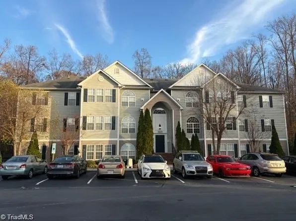 2600 Pennoak Way APT H, Greensboro, NC 27407