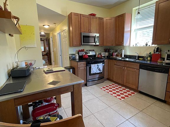 3rd image of 2025 W Walton St #2