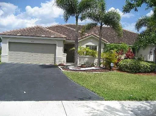 1560 Orion Ln — Photo 3
