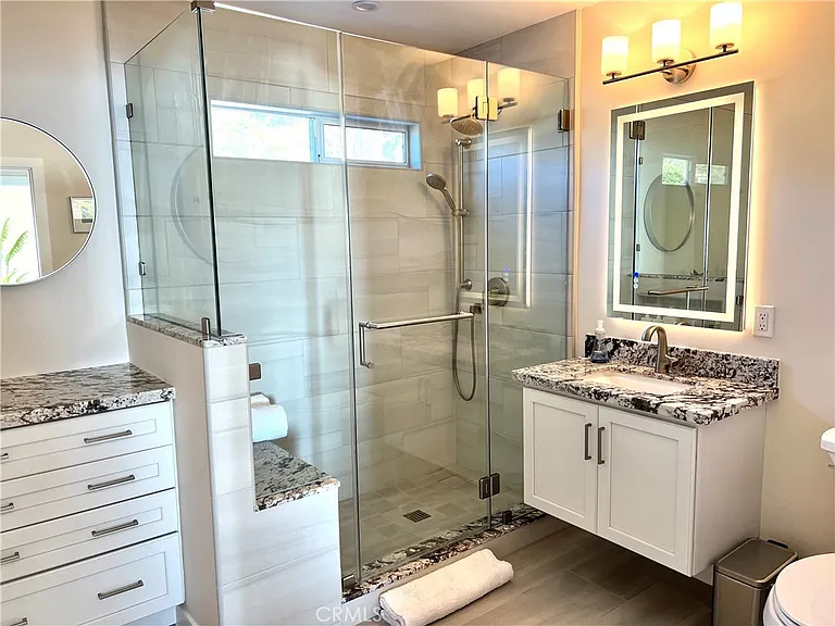 240 Moss St #15 — Photo 9