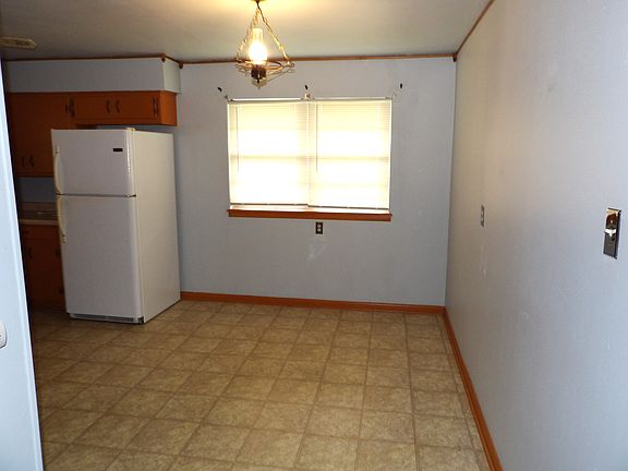 4th image of 4311 NW Hoover Ave