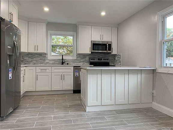 4th image of 137 42nd St