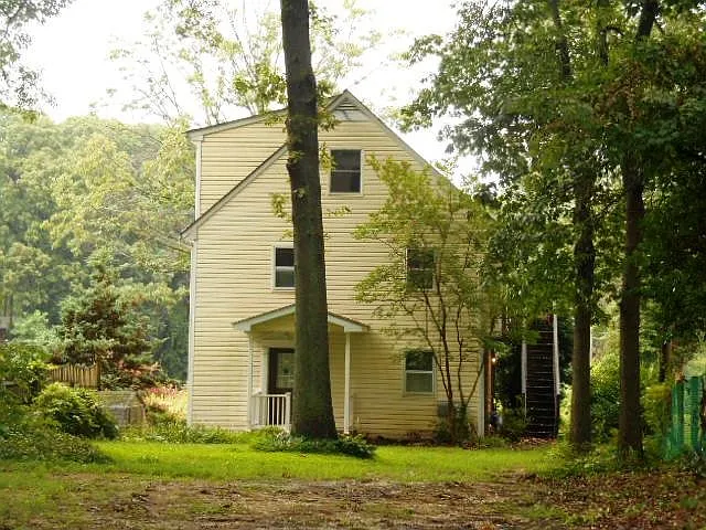 1051 Deep Creek Ave photo 1