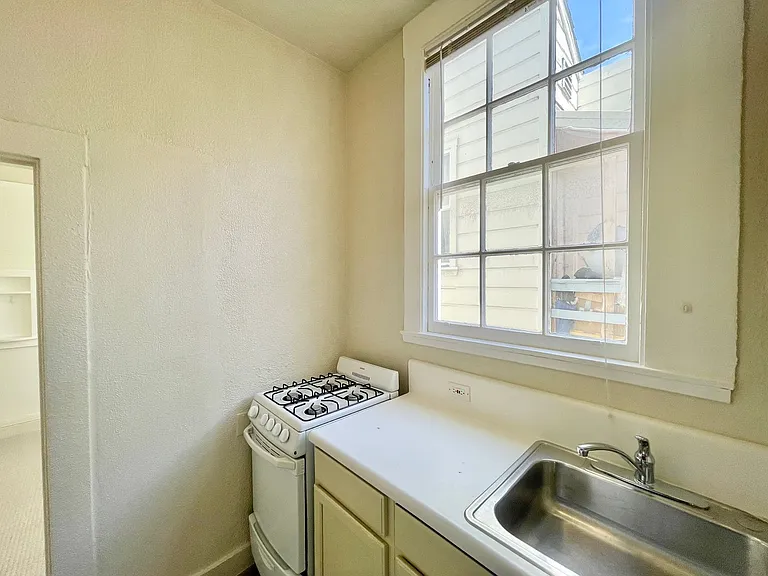 585 Birch St #15 — Photo 6