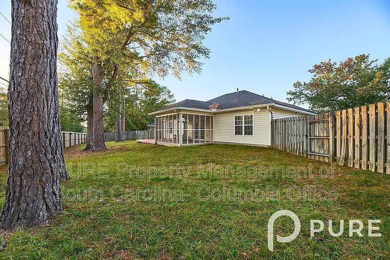 3 bed, 2.0 bath, 1332 sqft, $1,895 — Photo 2