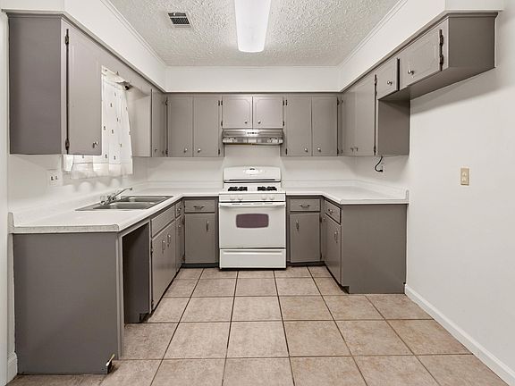 4th image of 18 Aloha Cir
