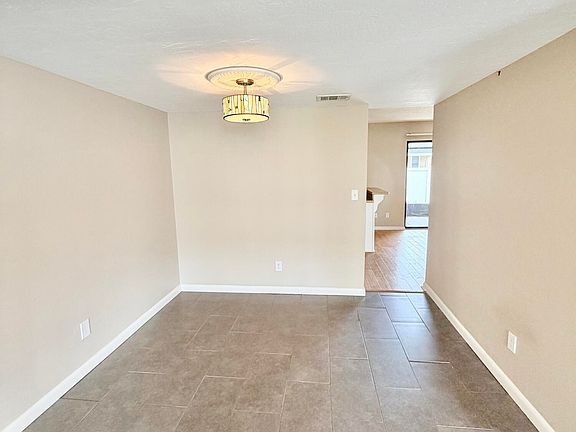 4th image of 1514 Manor Dr NE