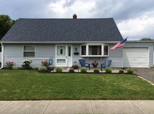 432 Holmes Dr, Burlington, NJ 08016