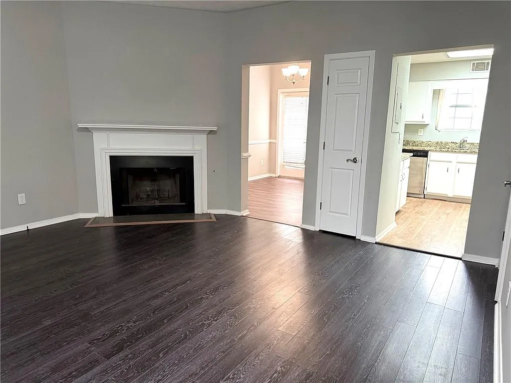 2 bed, 2.0 bath, 1652 sqft, $2,100 — Photo 3