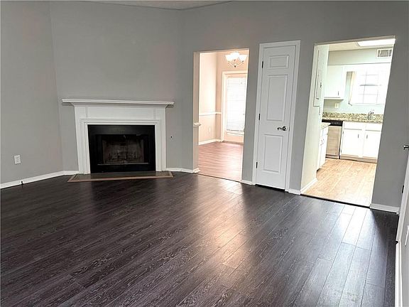 3rd image of 805 Wedgewood Way