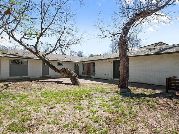 2nd image of 3305 Santa Monica Dr