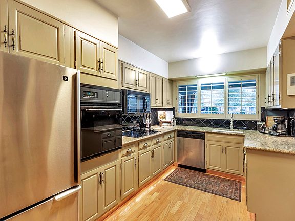 4th image of 938 W Campus Dr