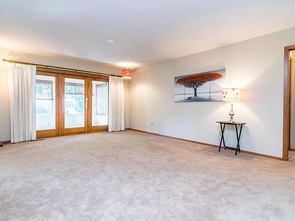 4th image of 1710 Woodhaven Cir