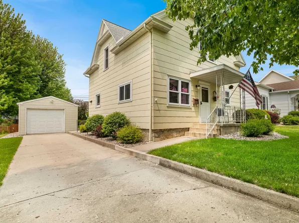 323 Cleveland St, Brillion, WI 54110
