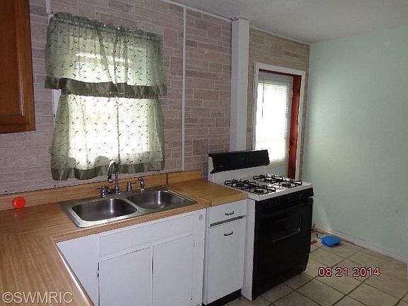 3rd image of 447 Marie Ave