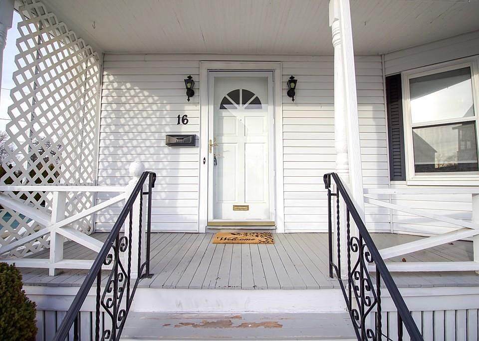1st image of 16 Cushing St