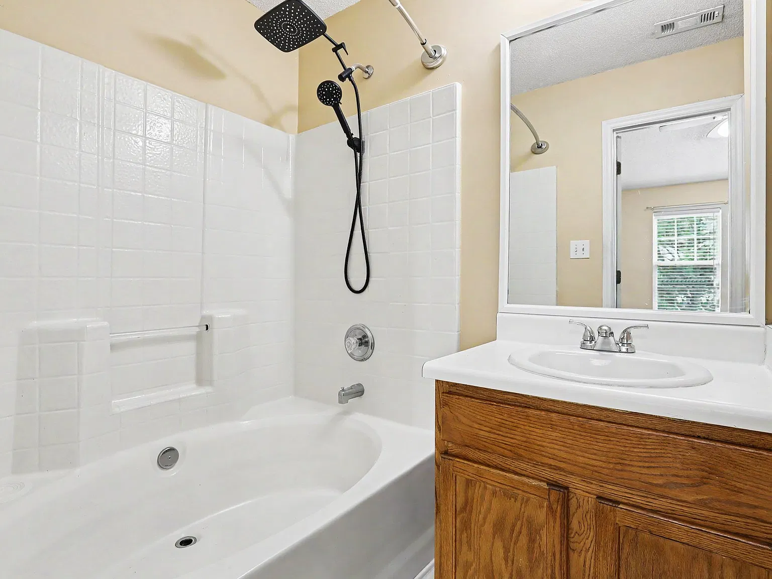 3 bed, 2.5 bath, 1336 sqft, $1,500 — Photo 4