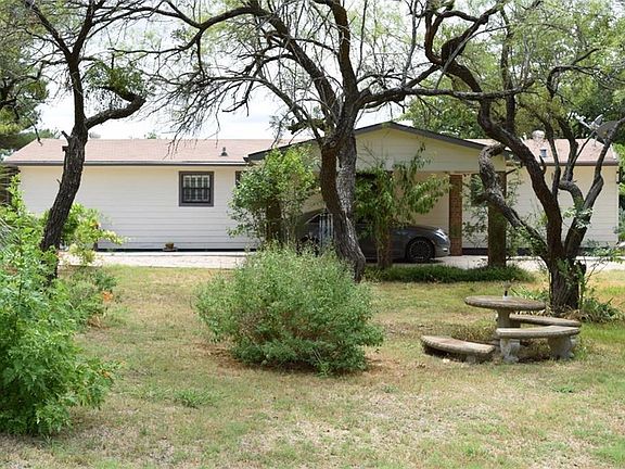 2nd image of 800 Lakeview Dr