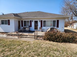 412 E Chestnut St, Robinson, IL 62454