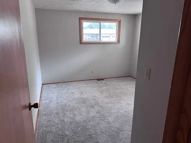2 bed, 950 sqft, $1,800 — Photo 3