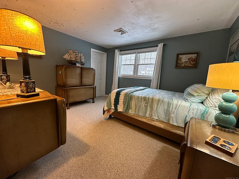 37 Partridge Hollow Rd — Photo 10