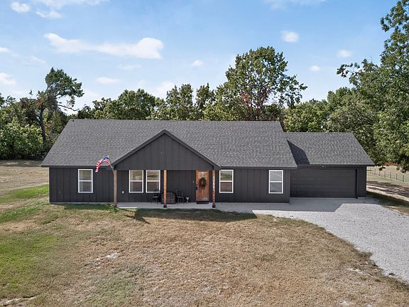 4th image of 1069 Hereford Dr