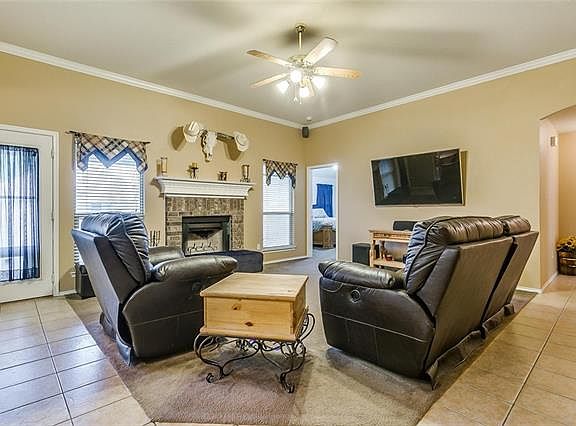5th image of 1016 Aaron Dr