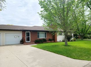 201 E 17th St, Yankton, SD 57078