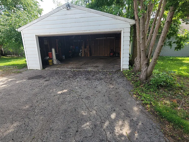 437 E Doty Ave — Photo 43