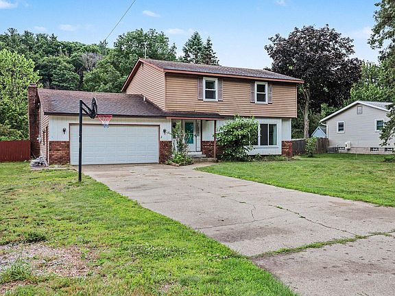 2nd image of 1915 Shorewood Dr