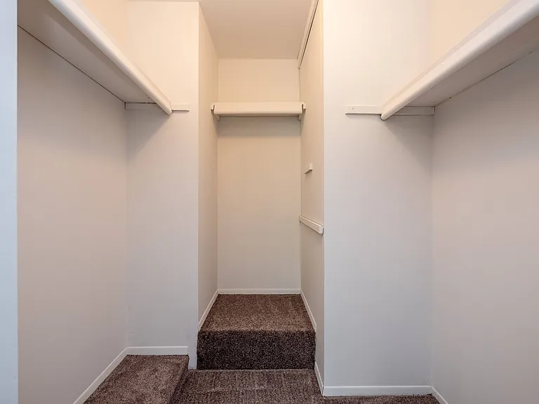 Maplecrest Apartments — Photo 22