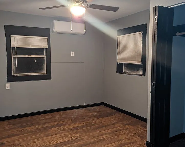 105 E Adoue St #1 — Photo 1