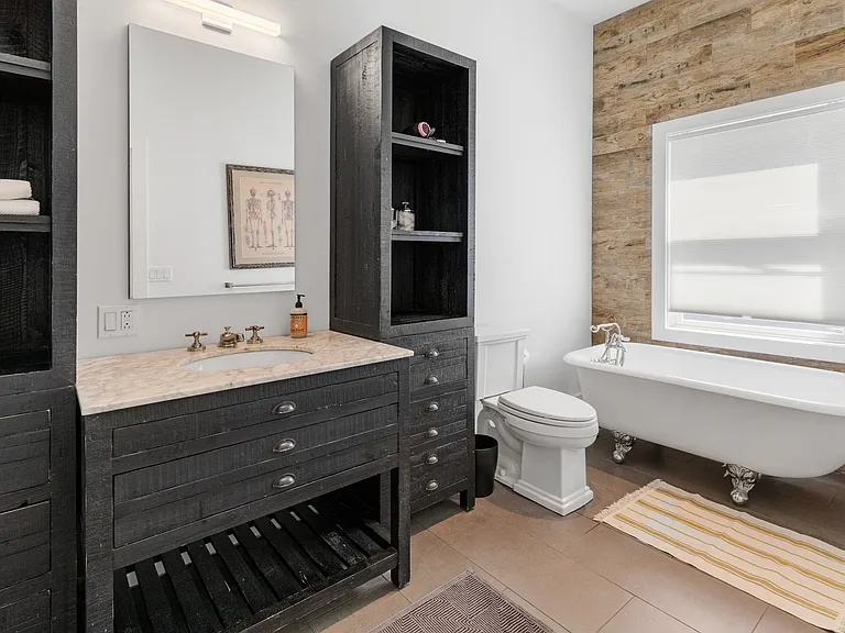 75 Tyrone Dr — Photo 16