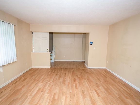 3rd image of 1725 Dover Ct