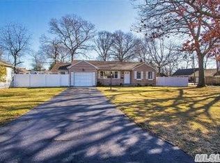 21 Fern Ave, East Islip, NY 11730