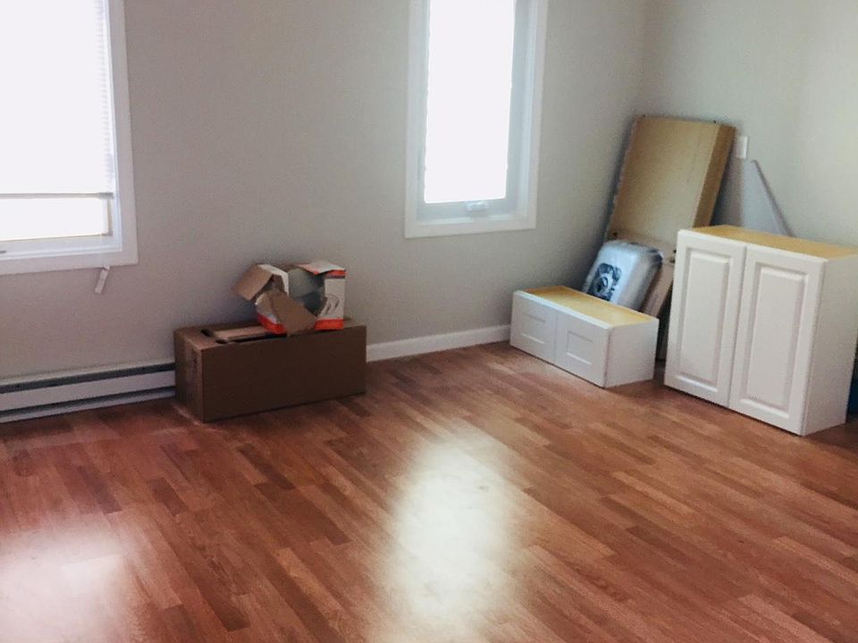 2nd image of 736 Savin Ave #0
