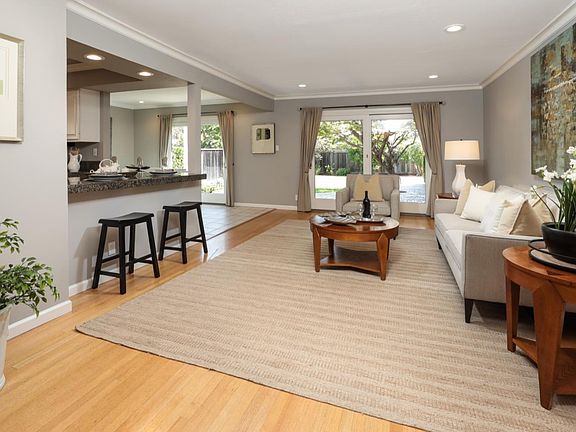 4th image of 140 Adrian Pl