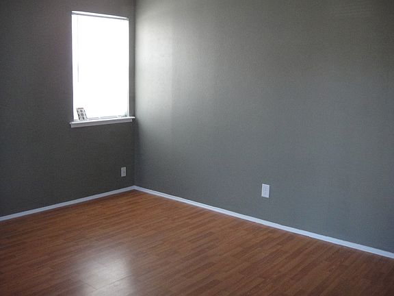 5th image of 209 Loch Lomond Dr