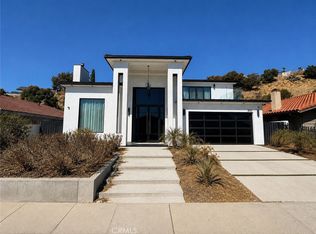 3032 Amigos Dr, Burbank, CA 91504