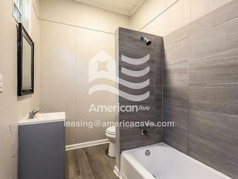1643599_012_bathroom_13.jpg